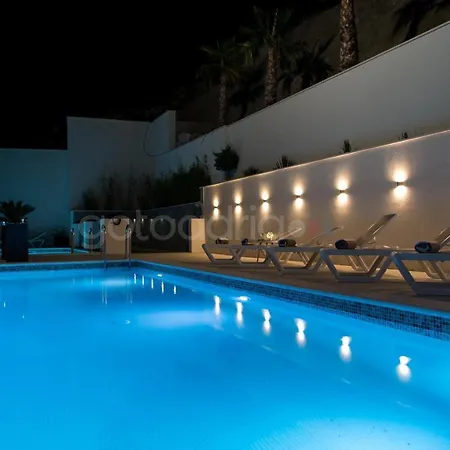 Smaragd - Opal - Luxury With Shared Pool And Private Hot Tub * Макарска