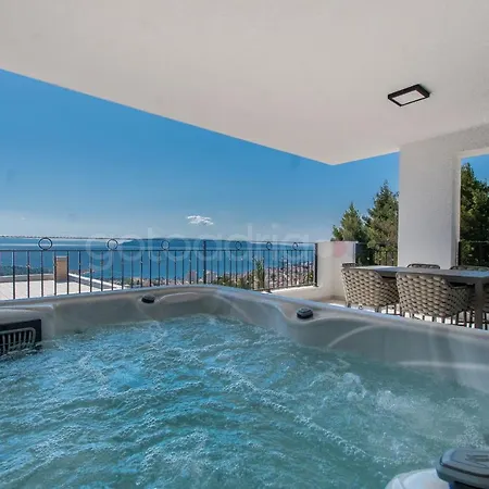 Smaragd - Opal - Luxury With Shared Pool And Private Hot Tub Makarská
