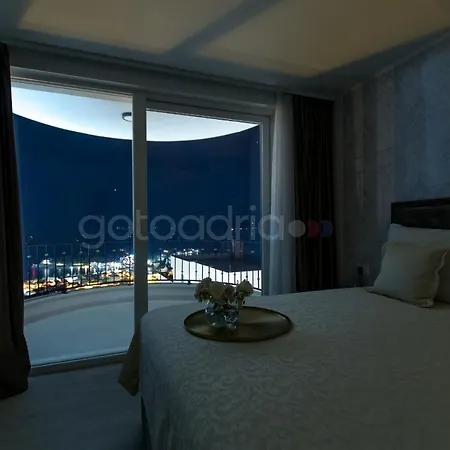 Smaragd - Opal - Luxury With Shared Pool And Private Hot Tub Apartmán *