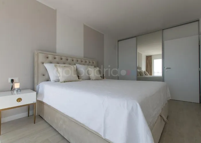 Apartament Smaragd - Opal - Luxury With Shared Pool And Private Hot Tub Makarska