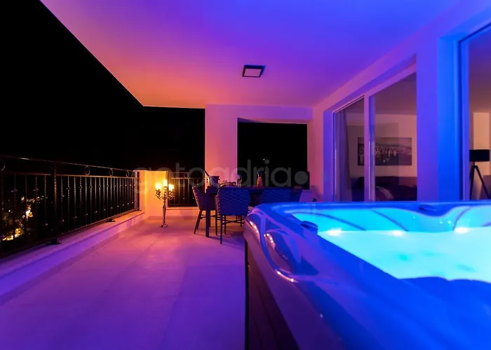 Apartament Smaragd - Opal - Luxury With Shared Pool And Private Hot Tub