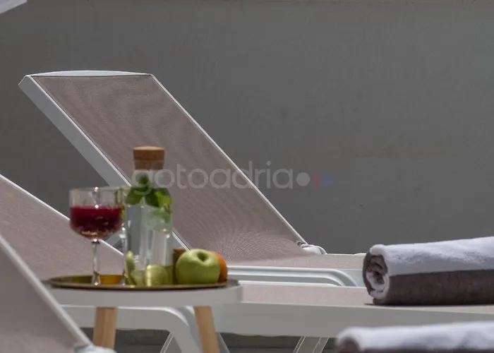 Smaragd - Opal - Luxury With Shared Pool And Private Hot Tub Apartament Makarska