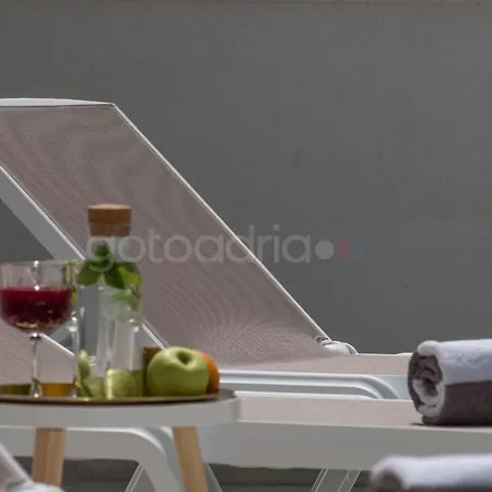 Smaragd - Opal - Luxury With Shared Pool And Private Hot Tub Διαμέρισμα Μακάρσκα